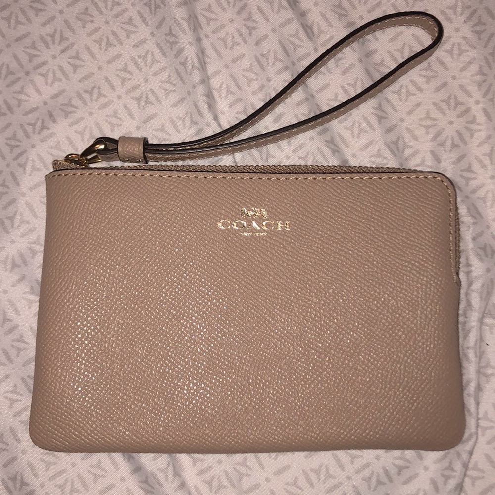 NEVER USED coach wristlet